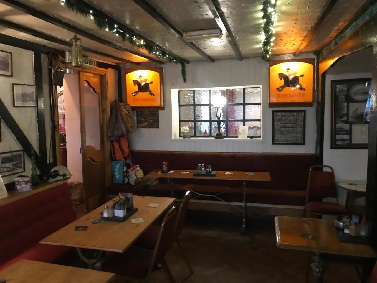 Prince Of Wales Inn Rhymney Eksteriør bilde