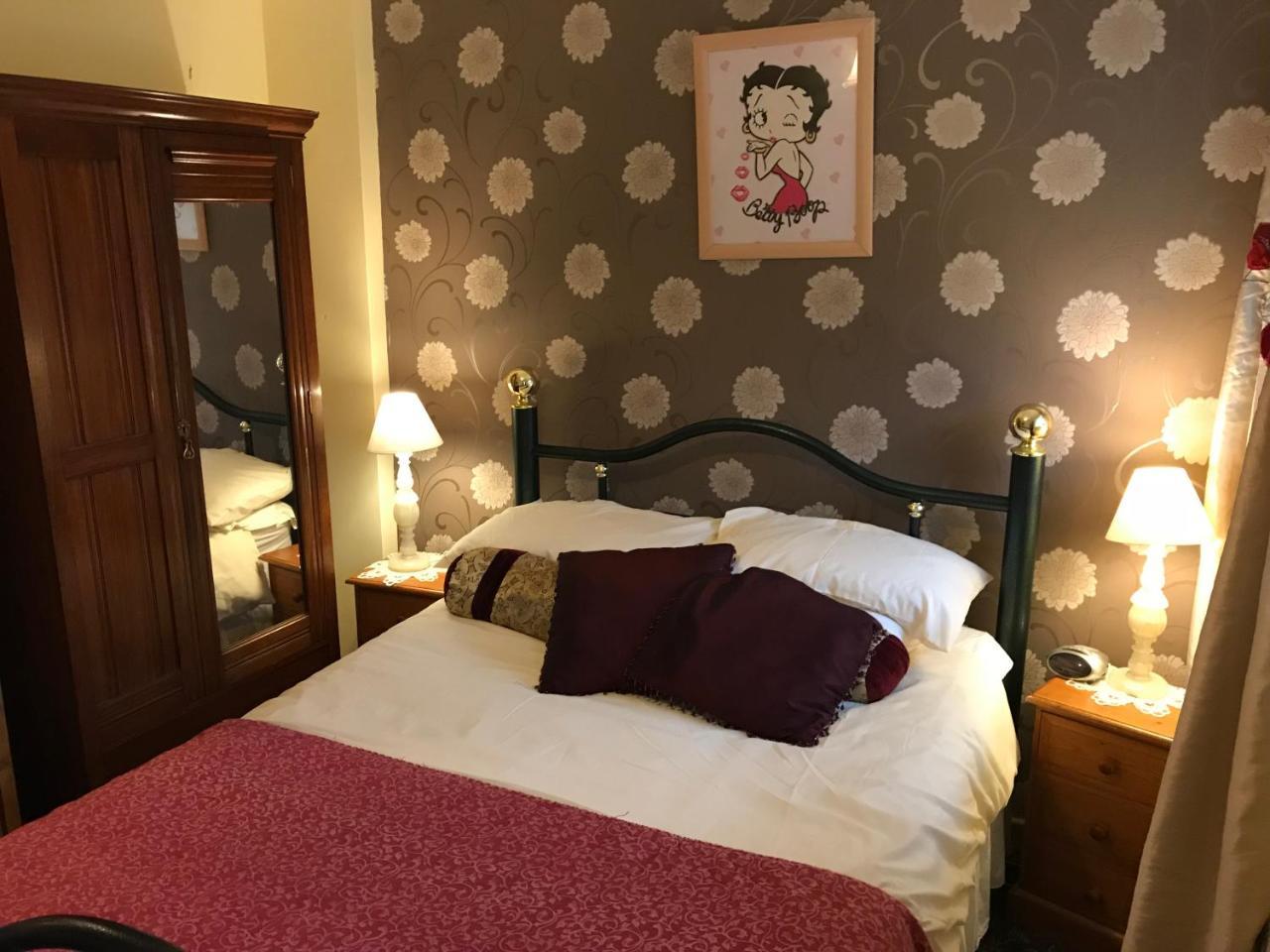 Prince Of Wales Inn Rhymney Eksteriør bilde